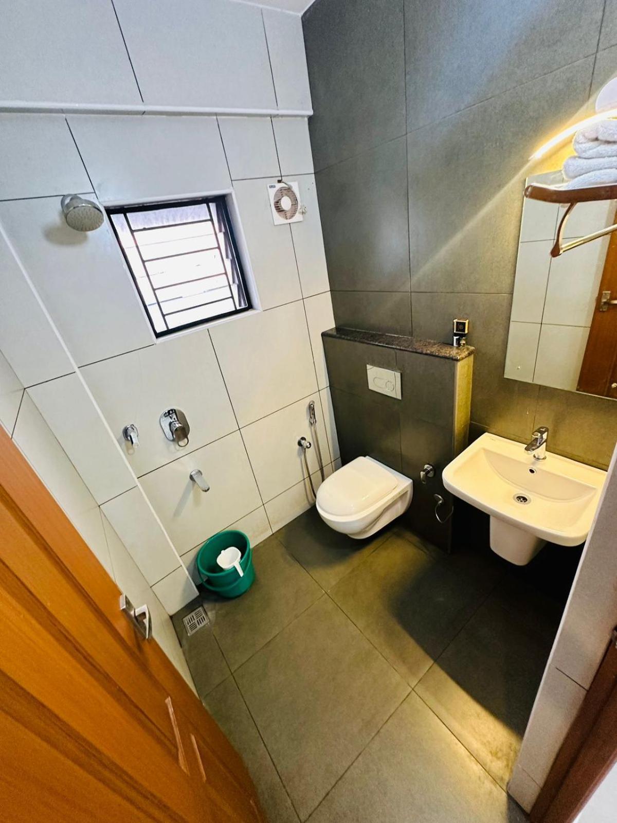 Hotel Nujoom Rooms & Apartments Kochi Zewnętrze zdjęcie
